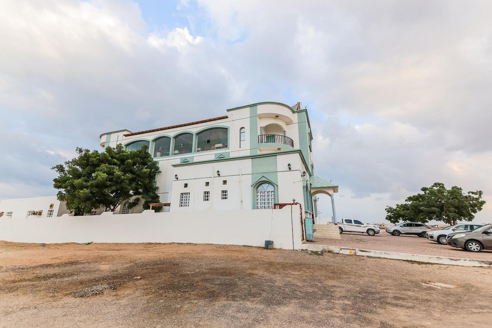 Super Oyo 110 Ras Al Hadd Guest House Bagian luar foto