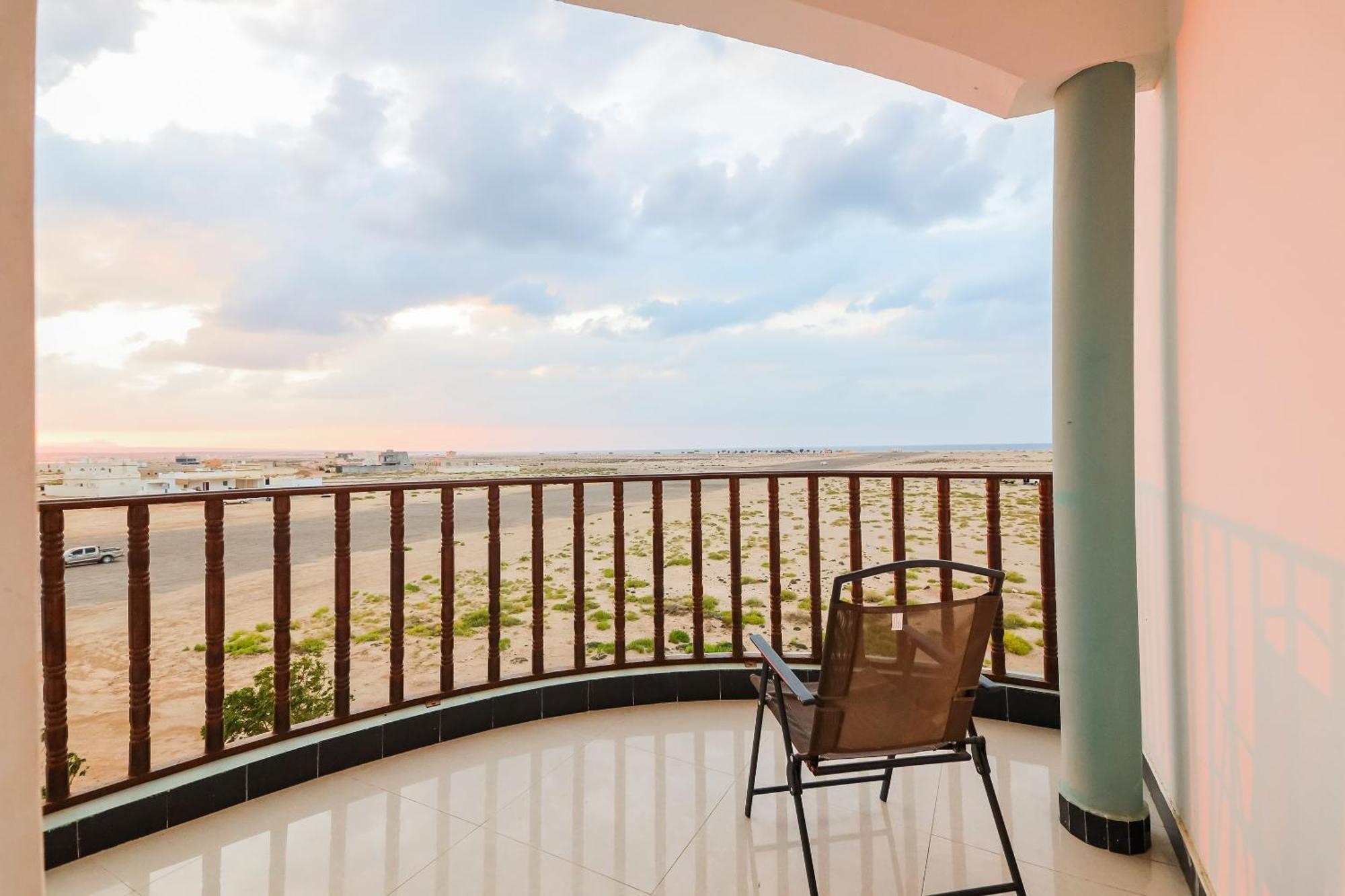 Super Oyo 110 Ras Al Hadd Guest House Bagian luar foto